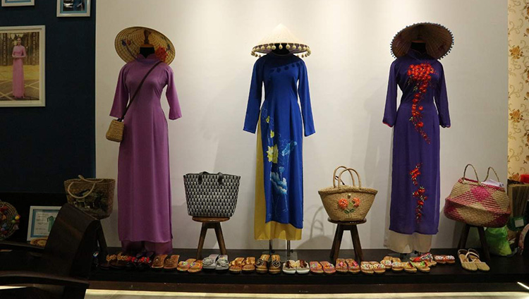 dich-vu-thu-chup-anh-may-ao-dai-da-nang
