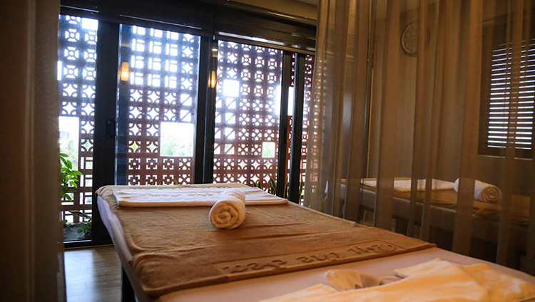 by-the-sea-spa-da-nang