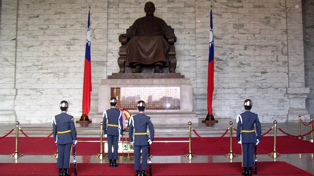 02. Bức tượng Tưởng Giới Thạch