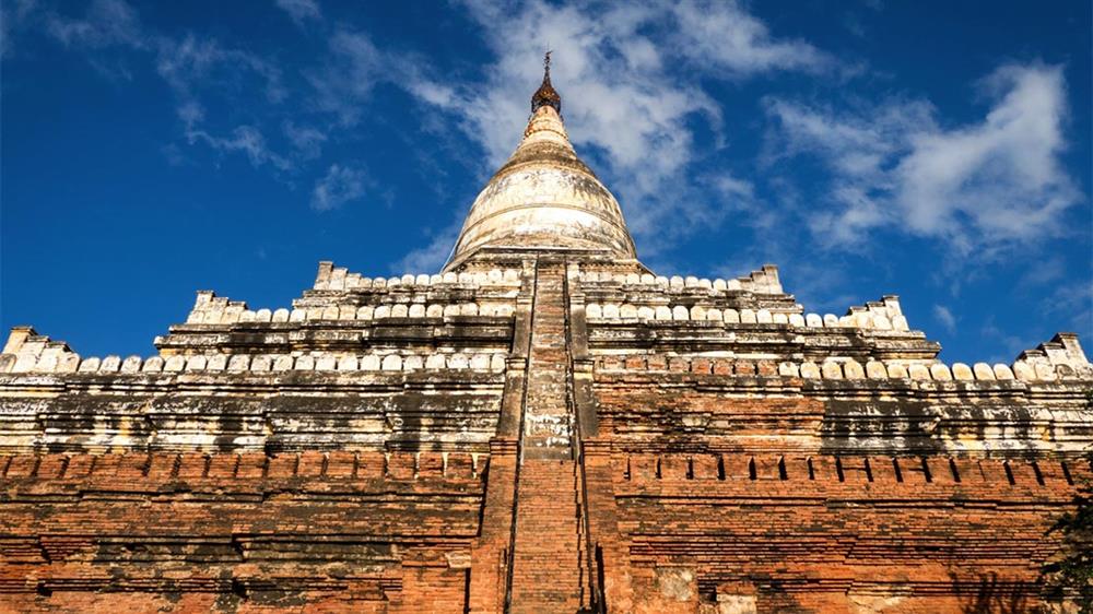 02. Bậc thang dẫn lên chùa