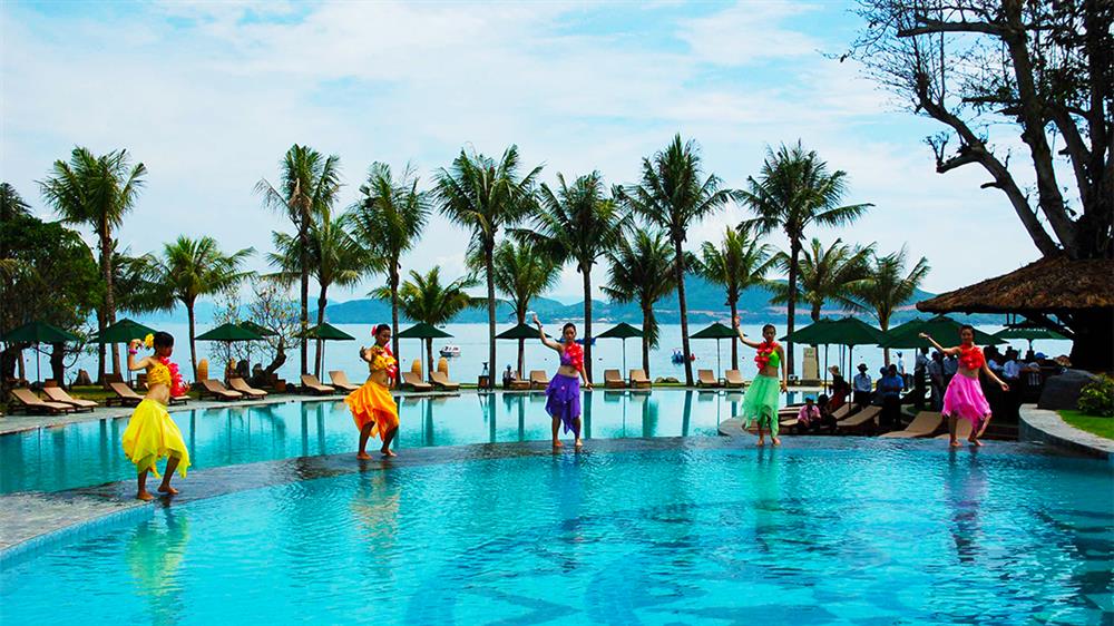 05. Hòa mình vào những vũ điệu biển