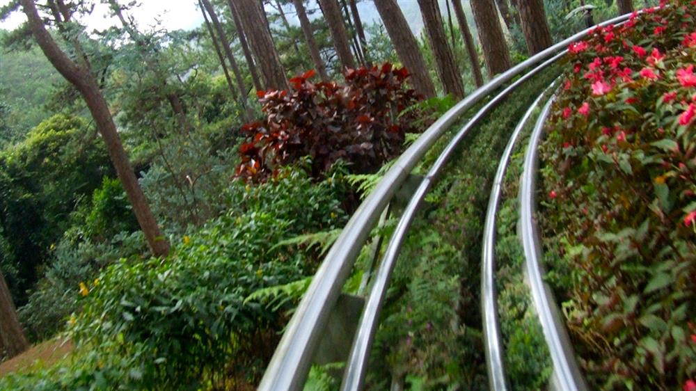 02. Đi máng trượt ngắm cảnh