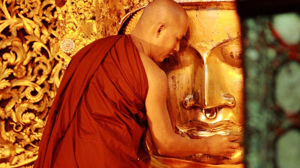 02. Tham gia lễ rửa Phật truyền thống