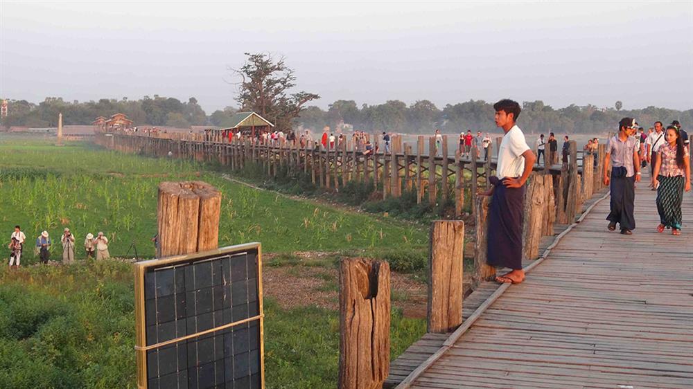 01. Đi dạo trên cầu