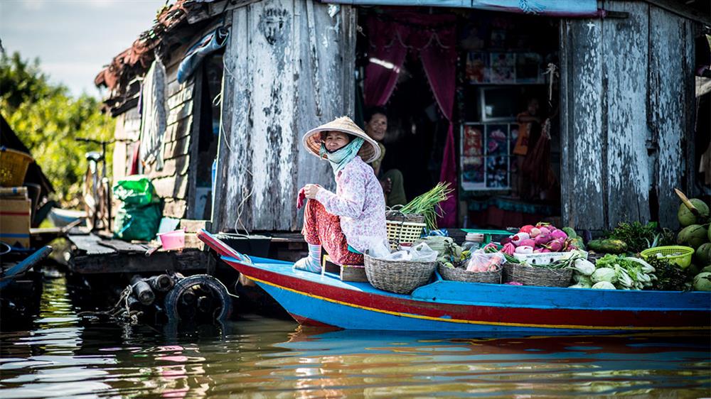 02. Tham quan các ngôi làng nổi