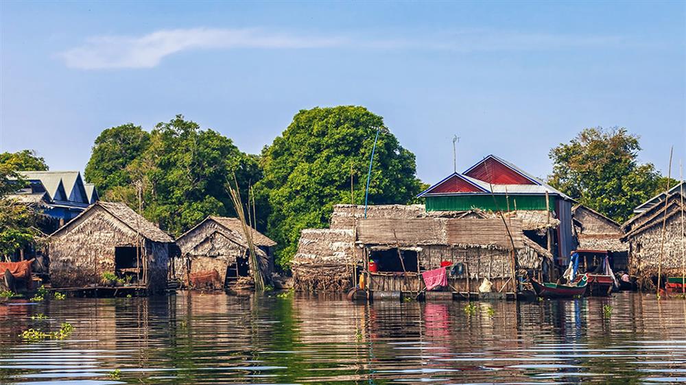 01. Ngồi thuyền ngắm cảnh biển hồ