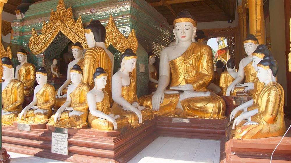 03. Khu vực thờ các tượng Phật