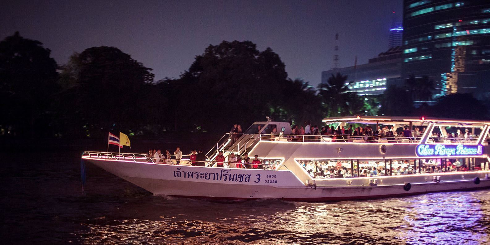 Ăn tối trên du thuyền Chao Phraya Princess