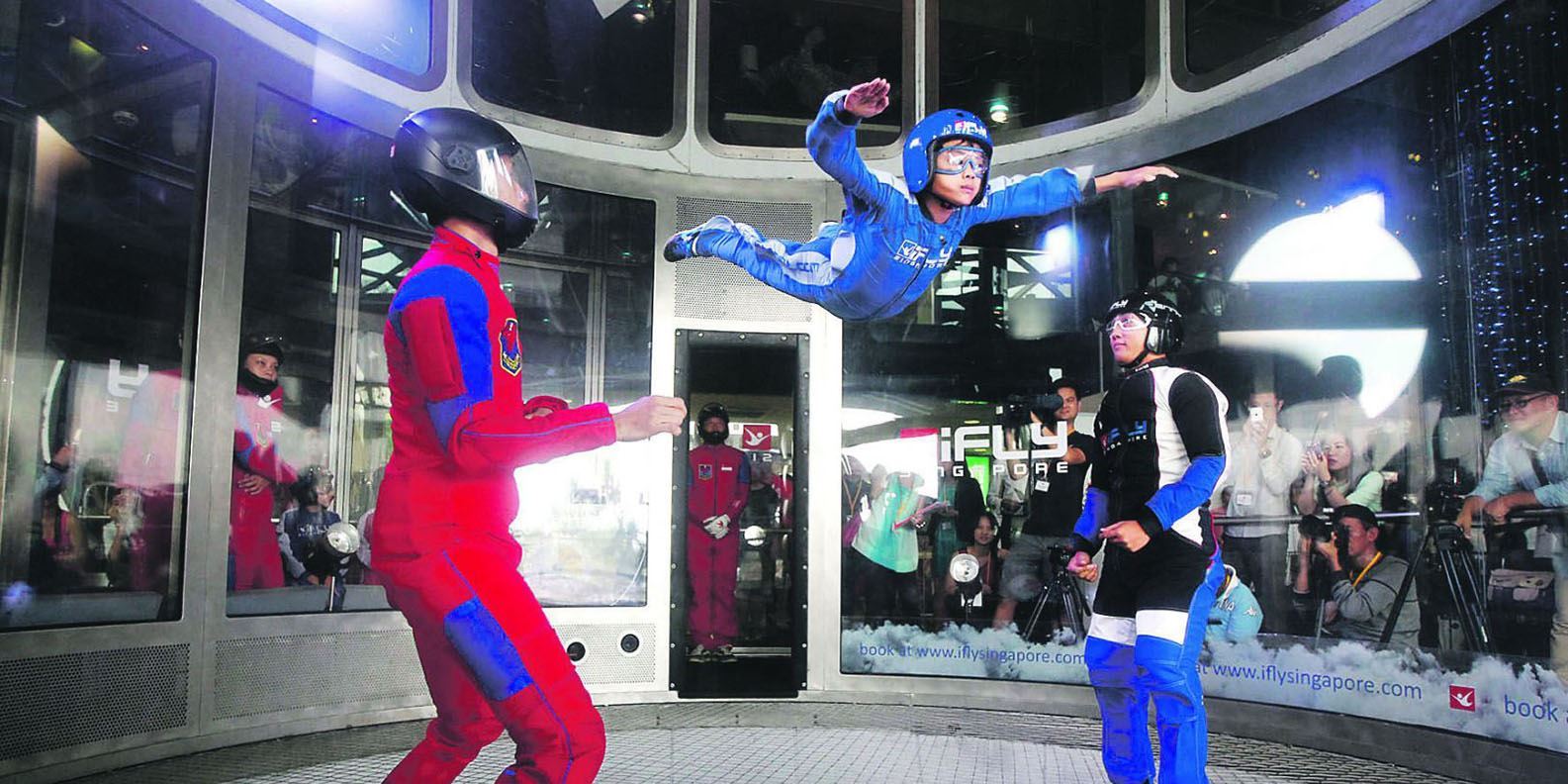 Nhảy dù trong nhà iFly Singapore