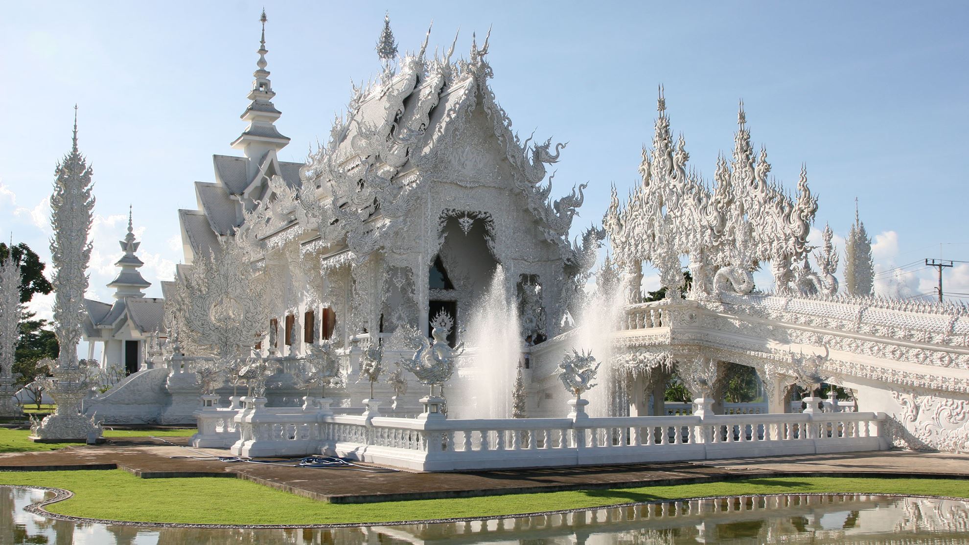Hình của danh mục Wat Rong Khun - Đền Rong Khun