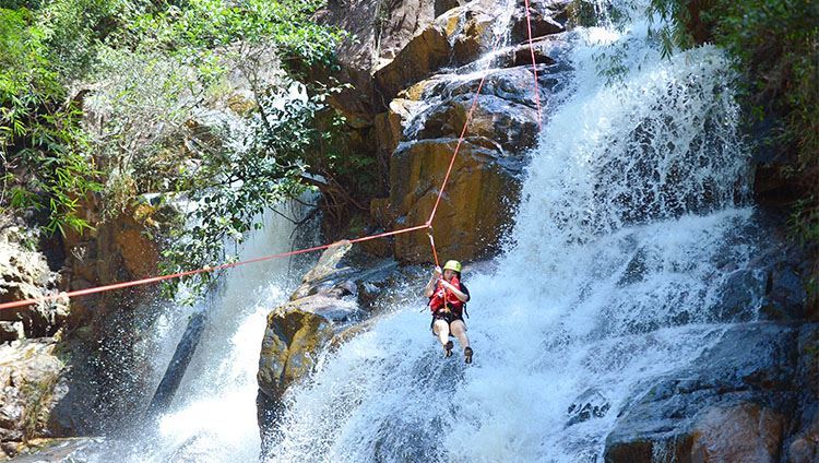 Tour mạo hiểm trượt thác Datanla Đà Lạt (25m)