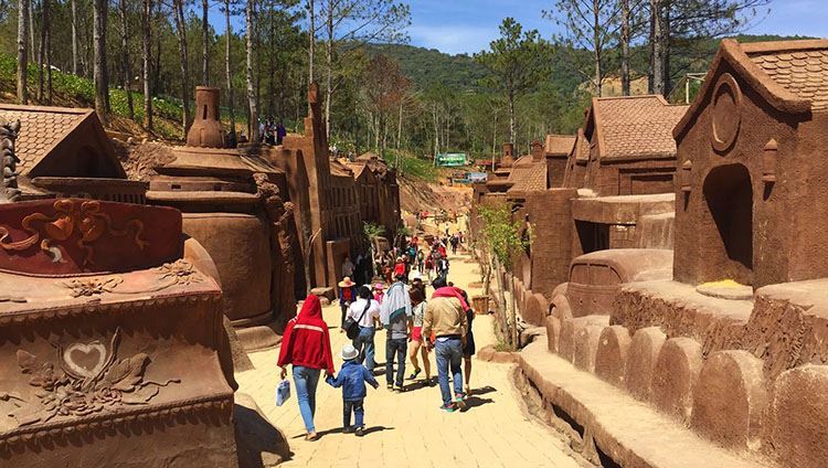Tour tham quan làng Cù Lần - Ma Rừng Lữ Quán