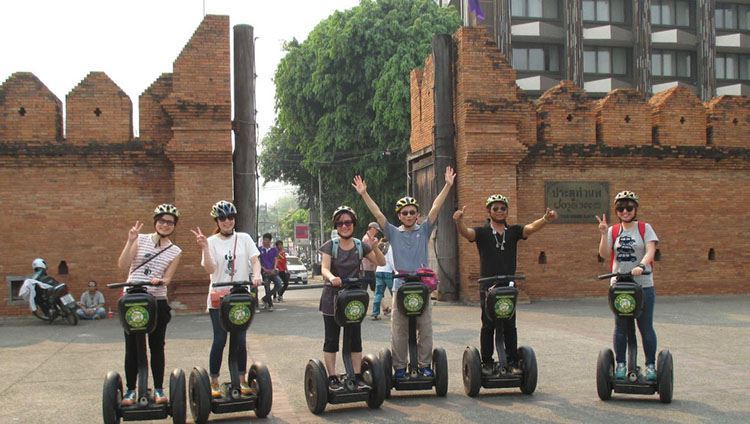 Cưỡi xe điện Segway khám phá ChiangMai