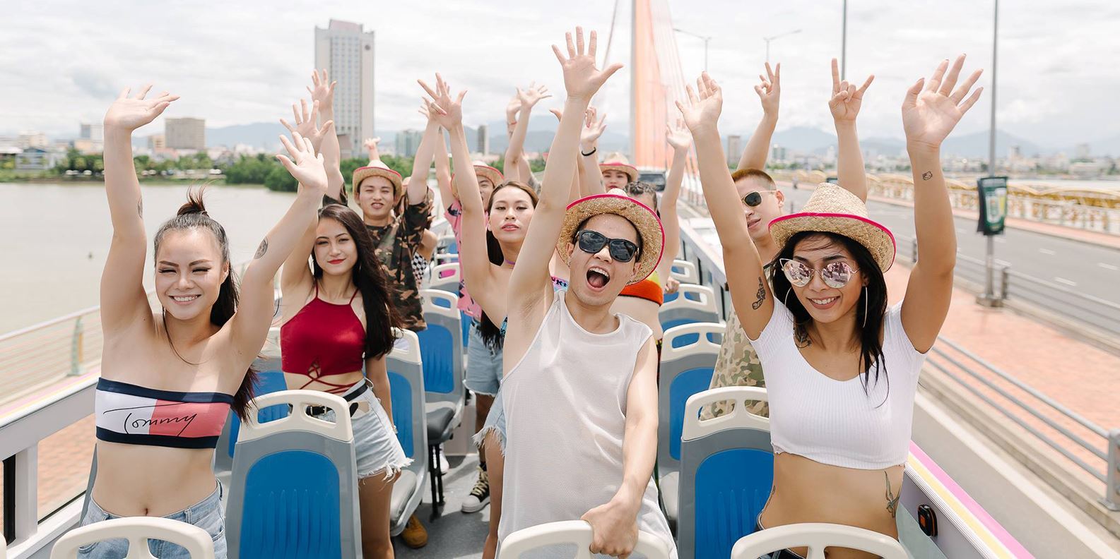 Xe bus 2 tầng Đà Nẵng Coco bus tour