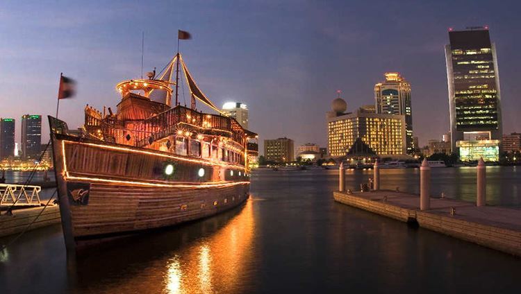 Buffet tối trên thuyền Dhow Cruise