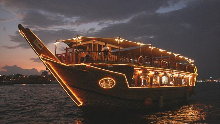 Buffet tối trên thuyền Dhow Cruise