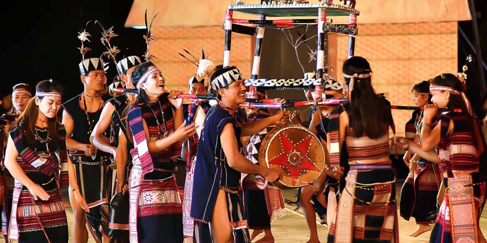 Show Giao lưu Cồng chiêng Đồi mộng mơ