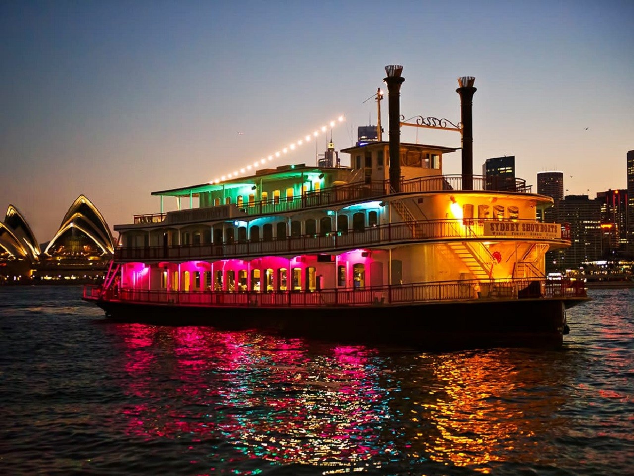 Ăn tối trên thuyền Sydney Showboat