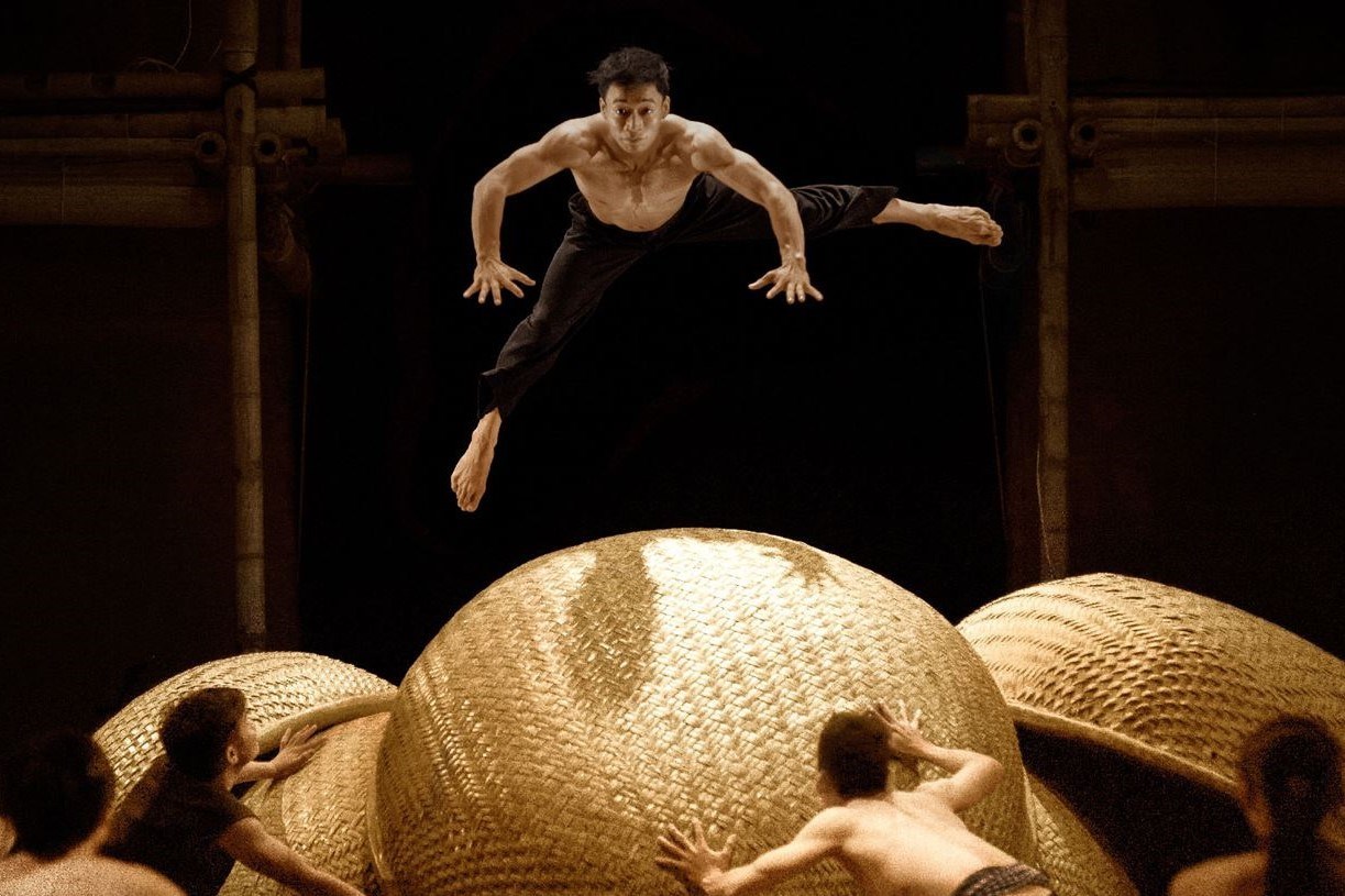 À Ố Show