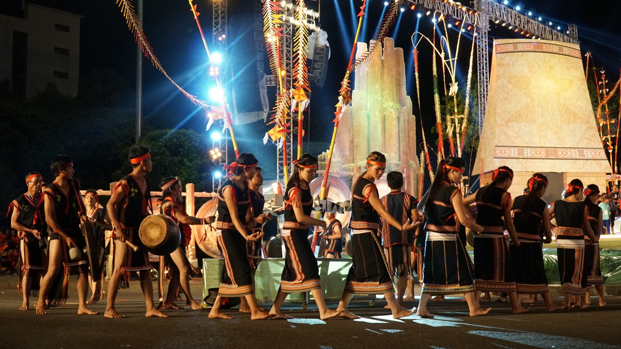Tour giao lưu văn hóa cồng chiêng