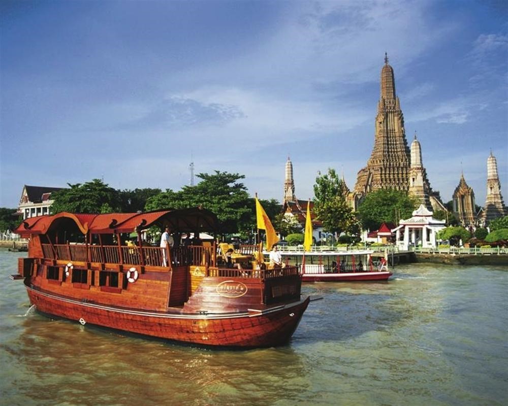Ăn tối trên du thuyền Manohra