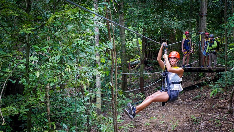 Khám phá rừng xanh Langkawi bằng zipline