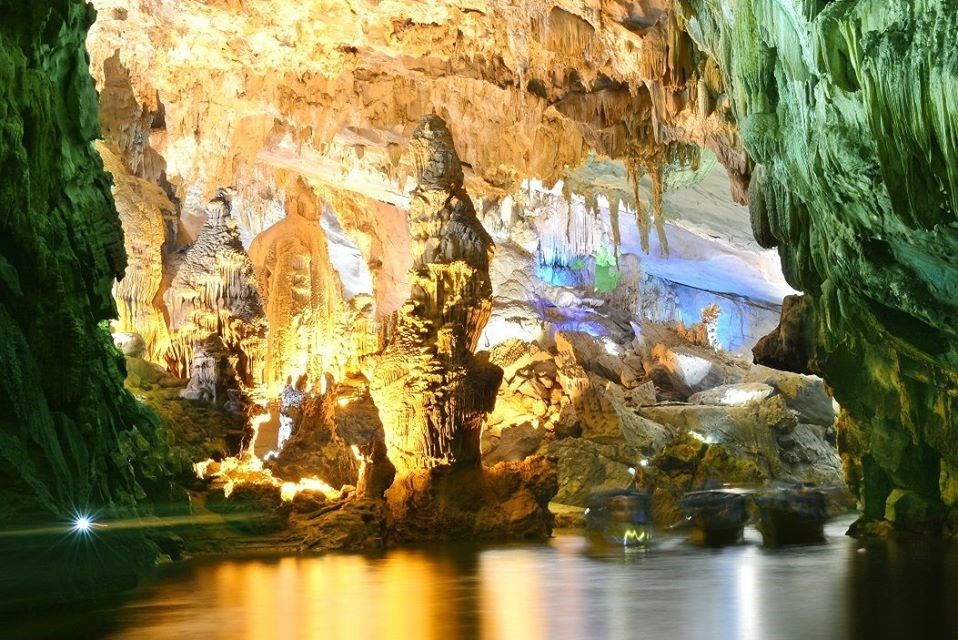Tour Động Phong Nha – Suối Nước Moọc (1 ngày)