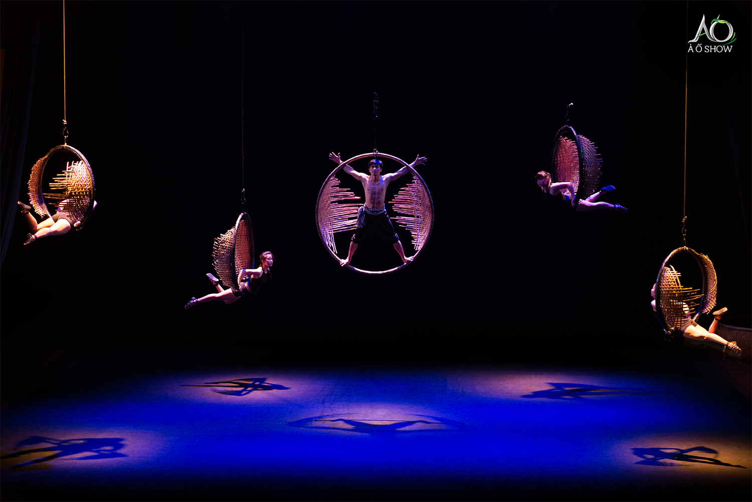 À Ố Show