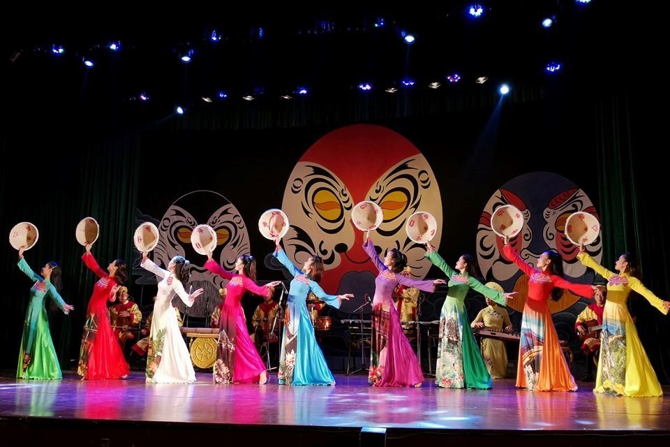 Show Diễn Hồn Việt