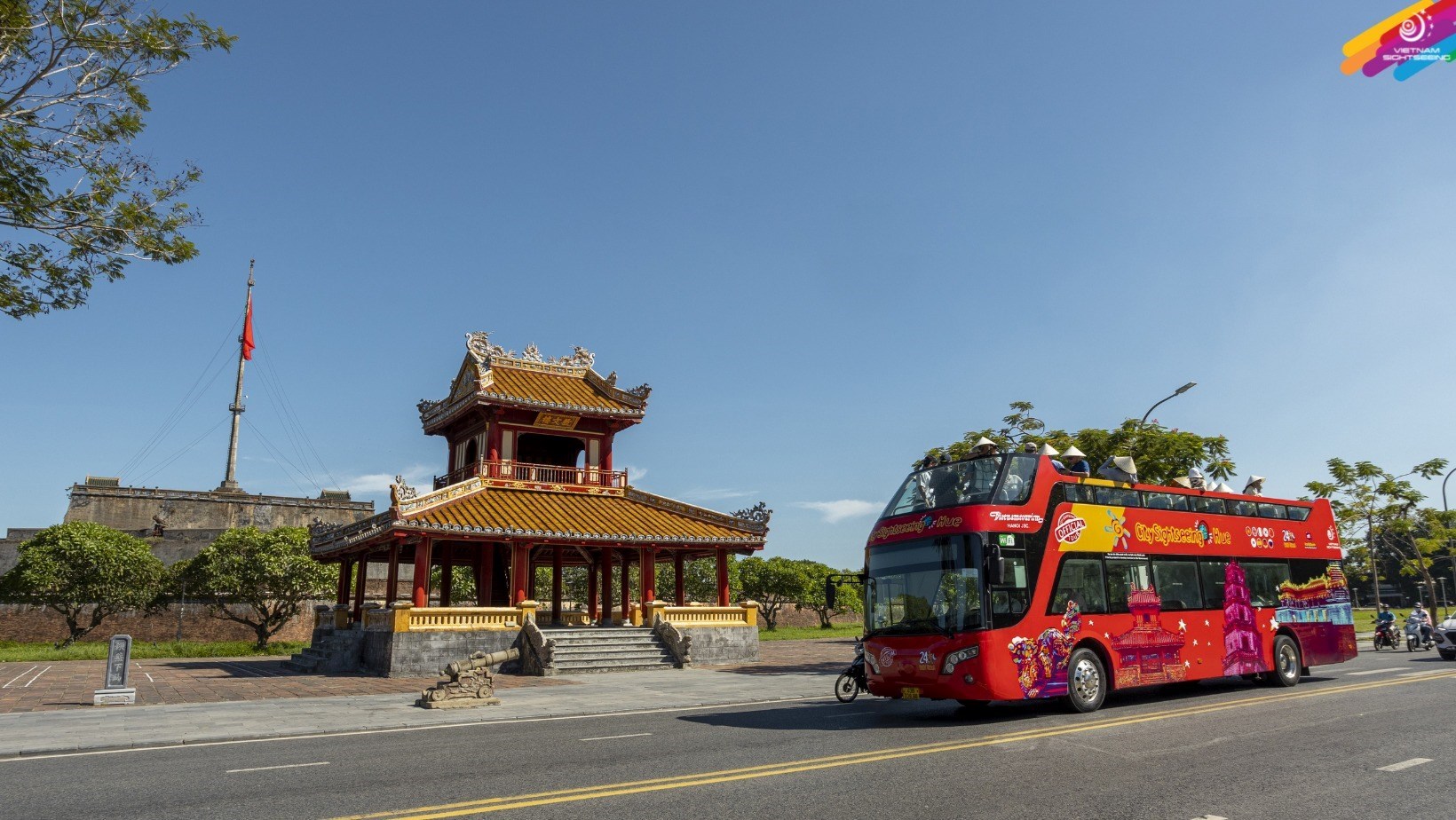 Xe Bus 2 tầng - Tham quan Thành Phố Huế