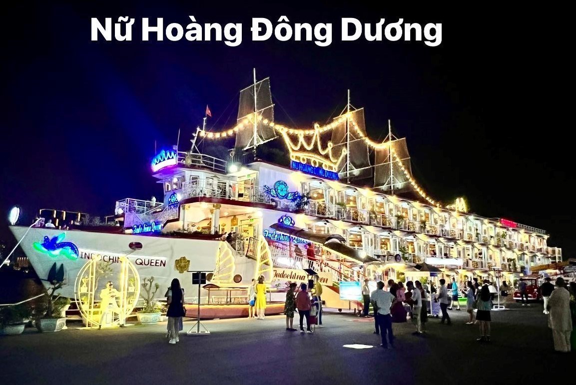 Buffet Tối Trên Du Thuyền Indochina Queen