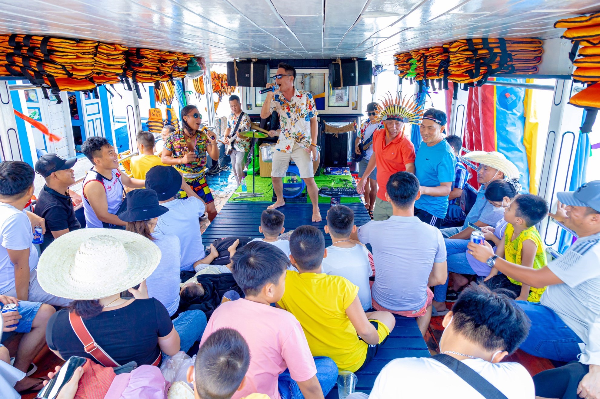 Tour Chèo SUP và Cắm Trại Trên Biển