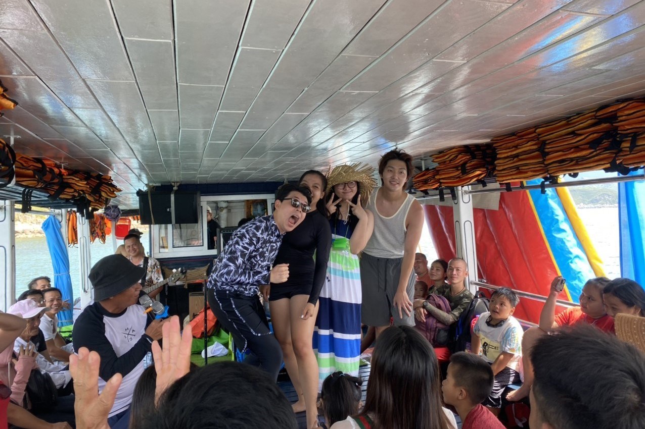 Tour Chèo SUP và Cắm Trại Trên Biển