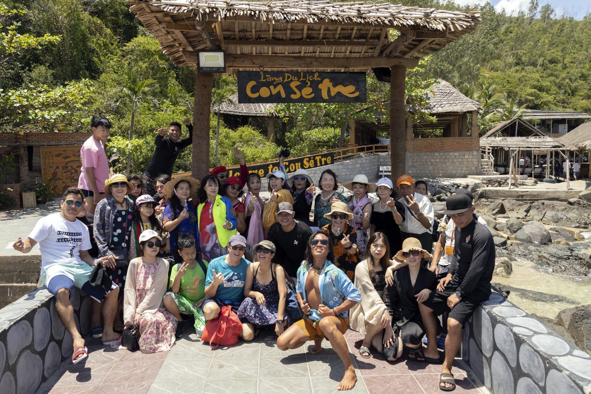 Tour Chèo SUP và Cắm Trại Trên Biển