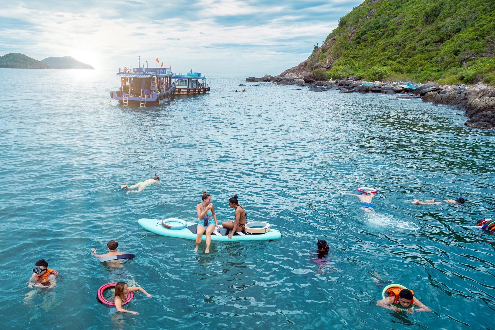 Tour Chèo SUP và Cắm Trại Trên Biển