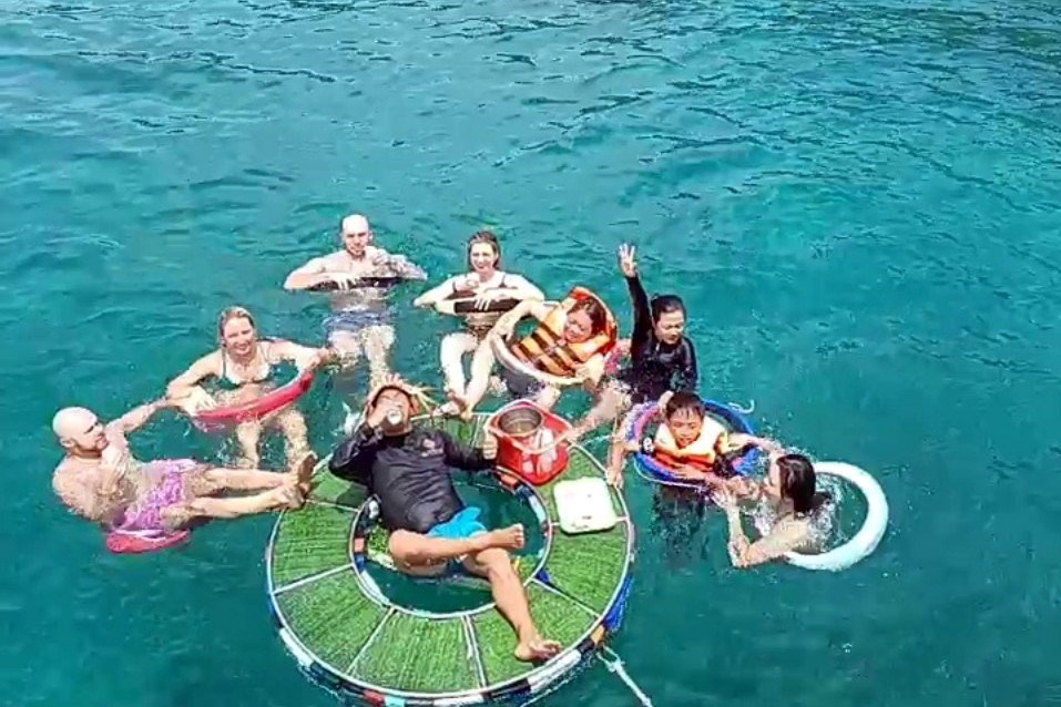 Tour Chèo SUP và Cắm Trại Trên Biển