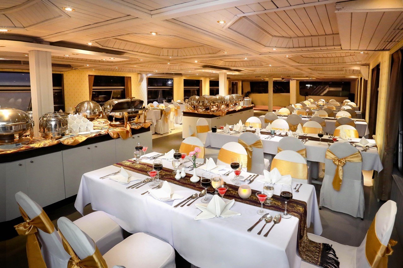 Ăn tối trên du thuyền River Star Princess