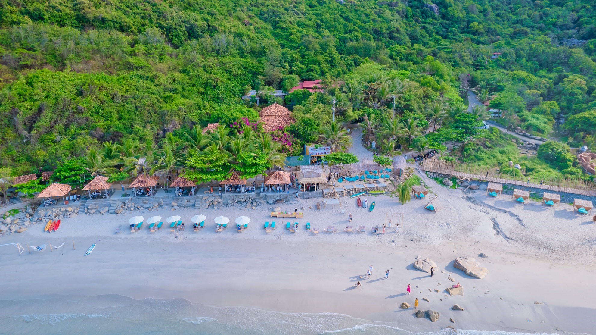 Tour Tham Quan Gành Nhảy - Nhà Hát Đó