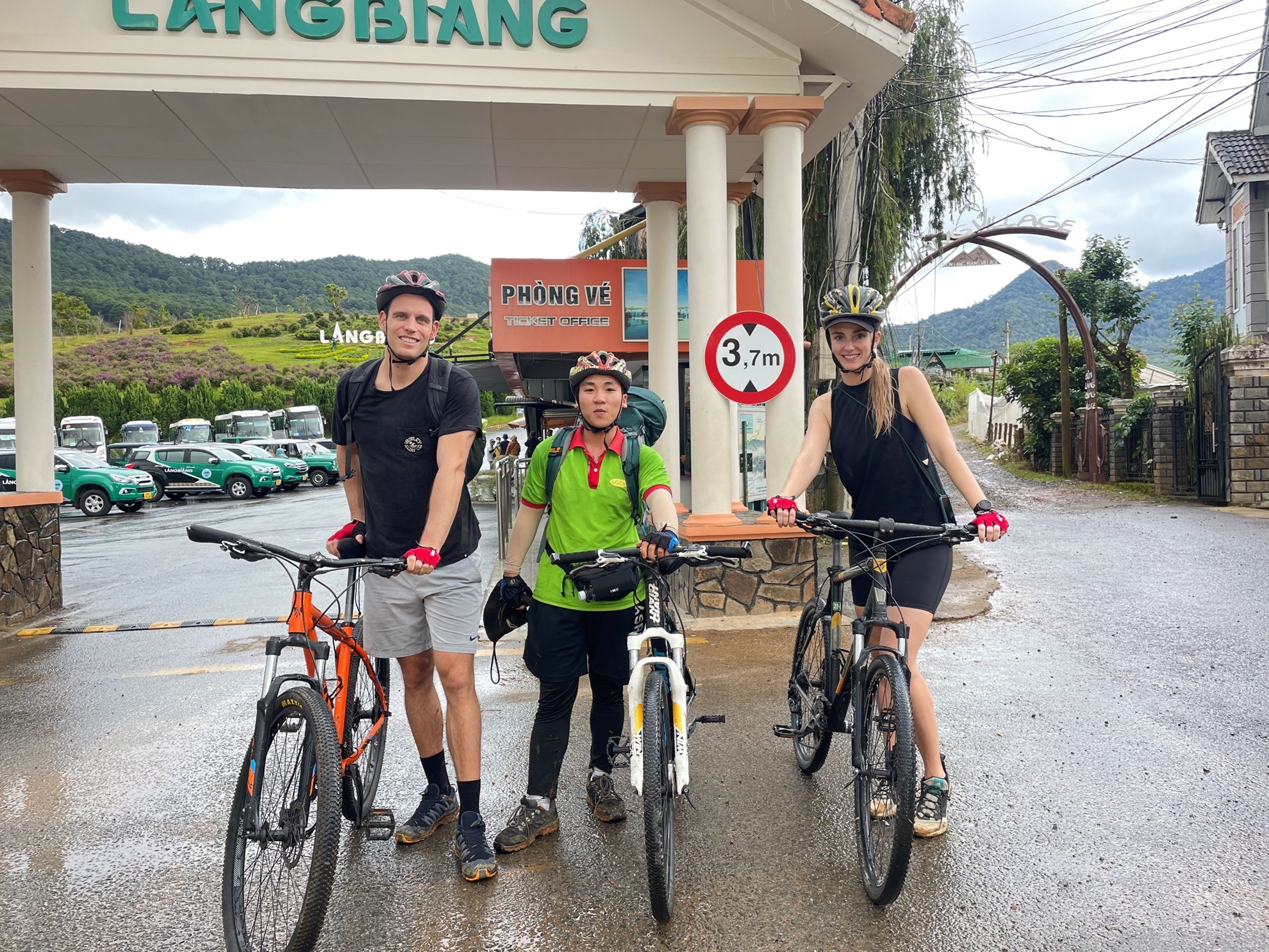 Tour Đạp Xe Và Leo Núi LangBiang