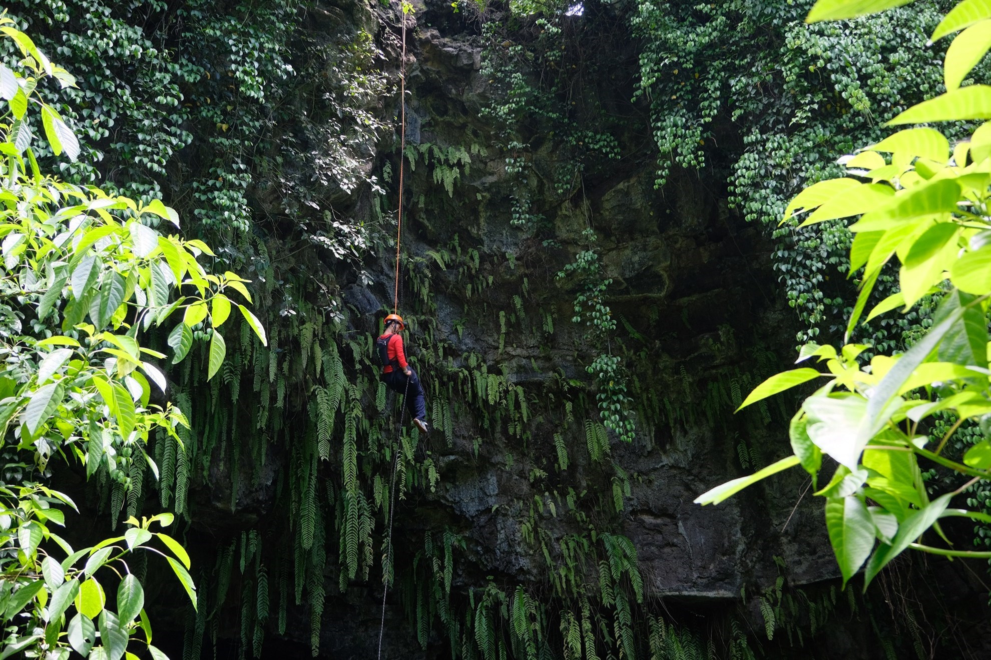 Hiking, Abseiling Canyoning Hang Động Chư Bluk
