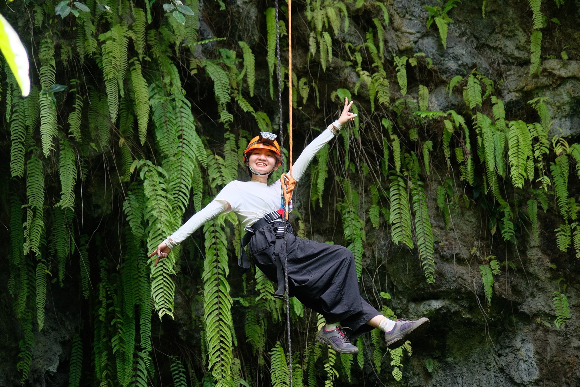 Hiking, Abseiling Canyoning Hang Động Chư Bluk