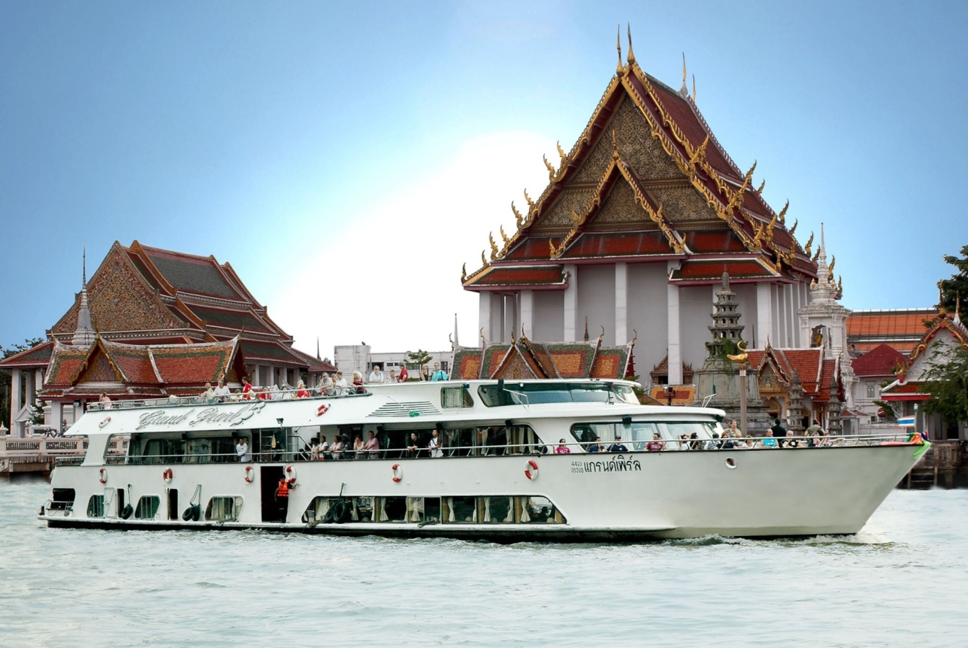 Ăn tối trên du thuyền Grand Pearl