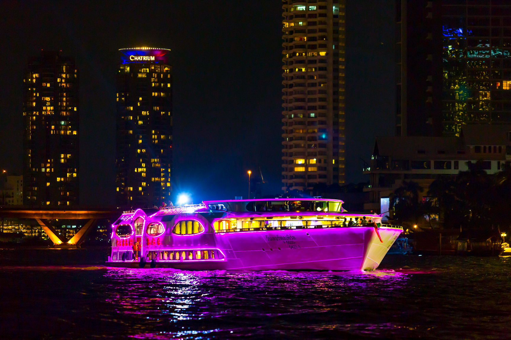Ăn tối trên du thuyền Wonderful Pearl Bangkok