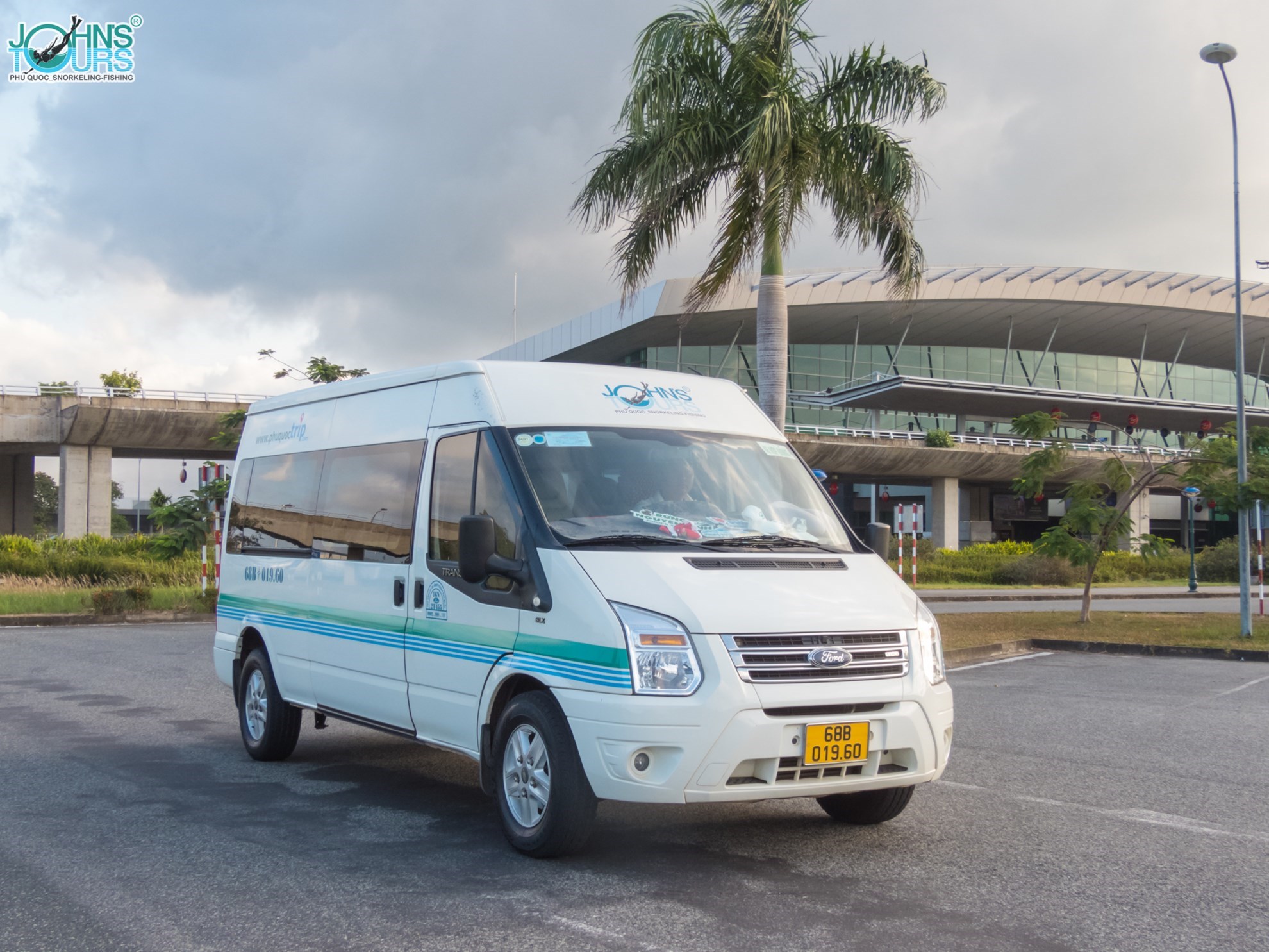 Xe 15 Chỗ Đón Tiễn Sân Bay