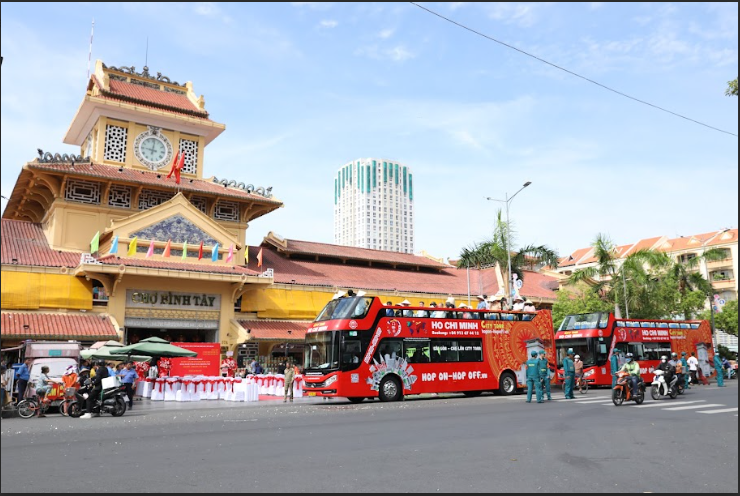 Hình của Bus 2 Tầng - Hop On Hop Off Saigon-Chợ Lớn