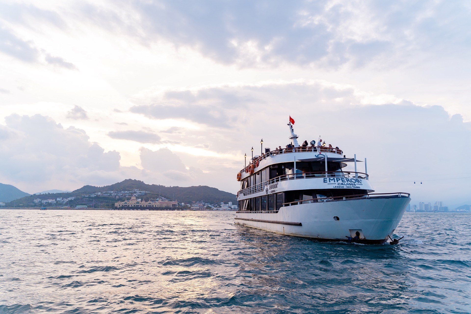 Emperor Cruises Legend - Khám phá Vịnh Nha Trang