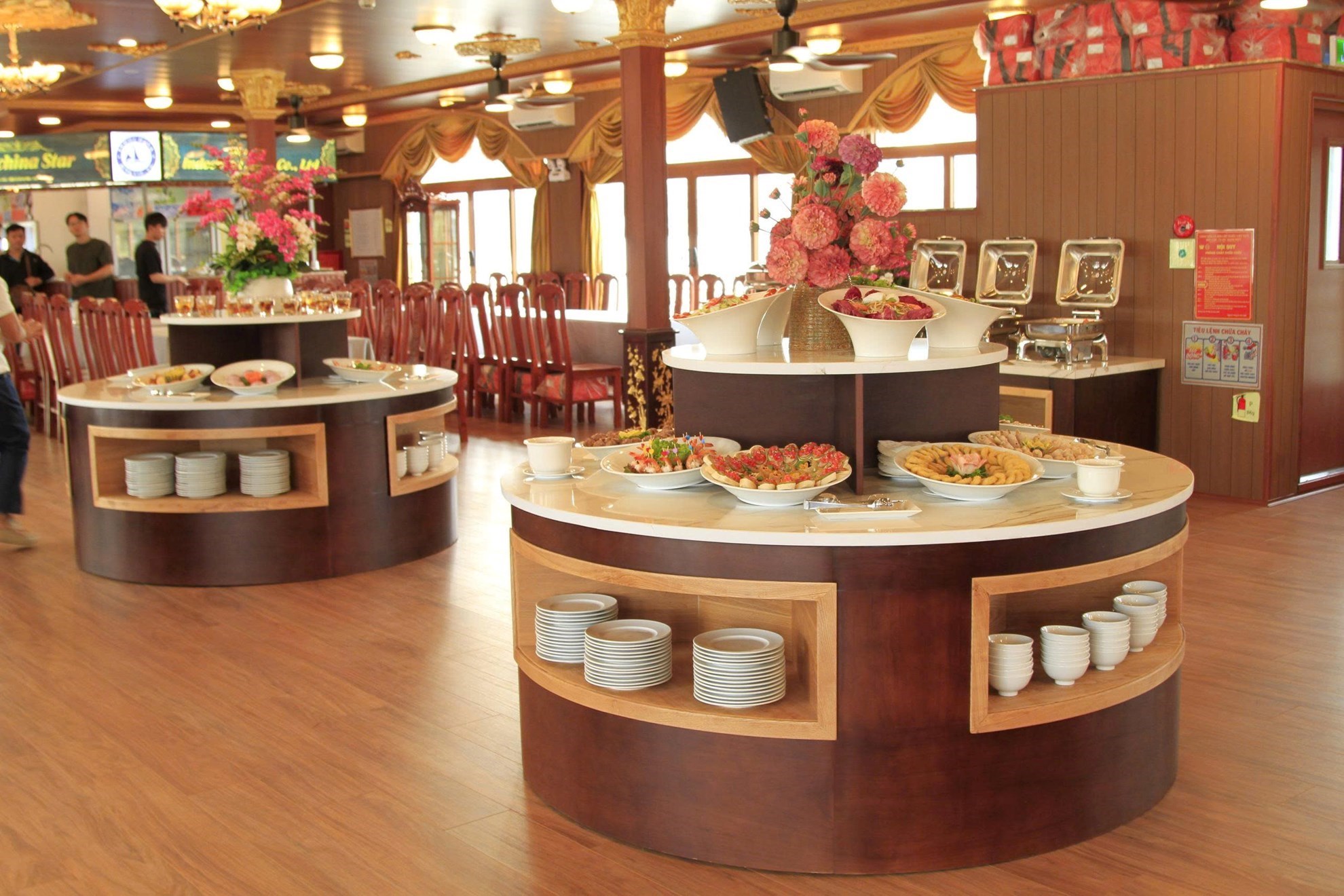 Buffet Tối Trên Du Thuyền Indochina Star