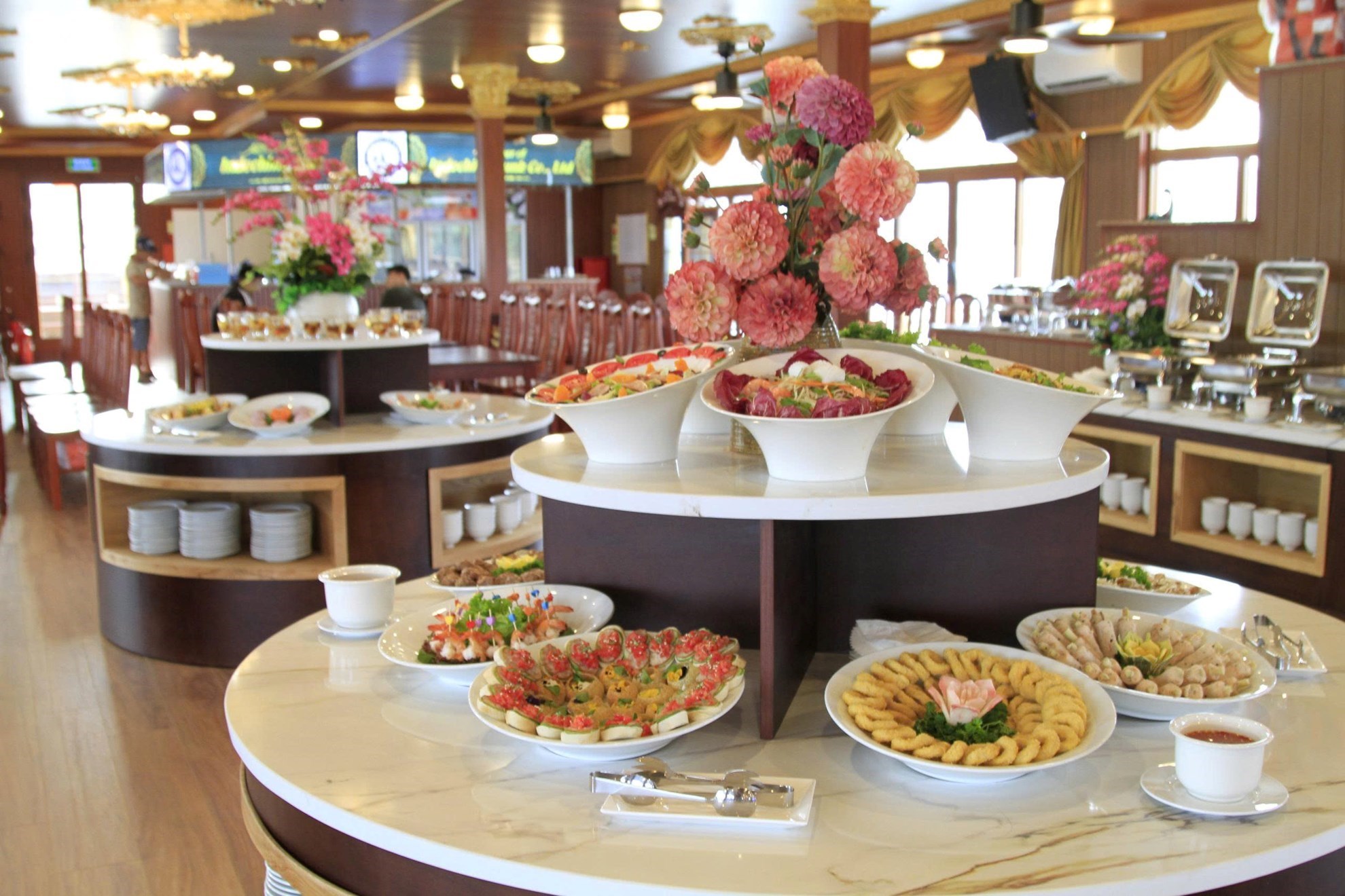 Buffet Tối Trên Du Thuyền Indochina Star