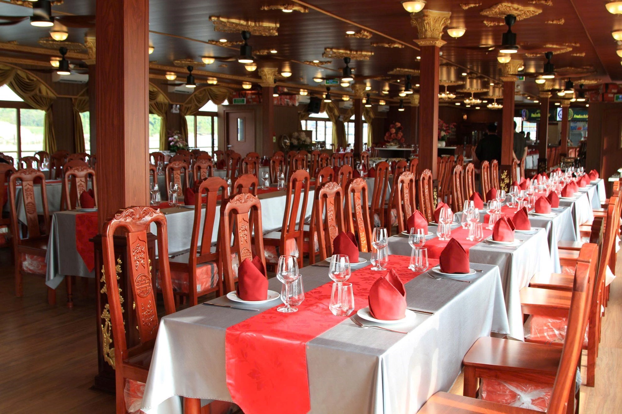 Buffet Tối Trên Du Thuyền Indochina Star