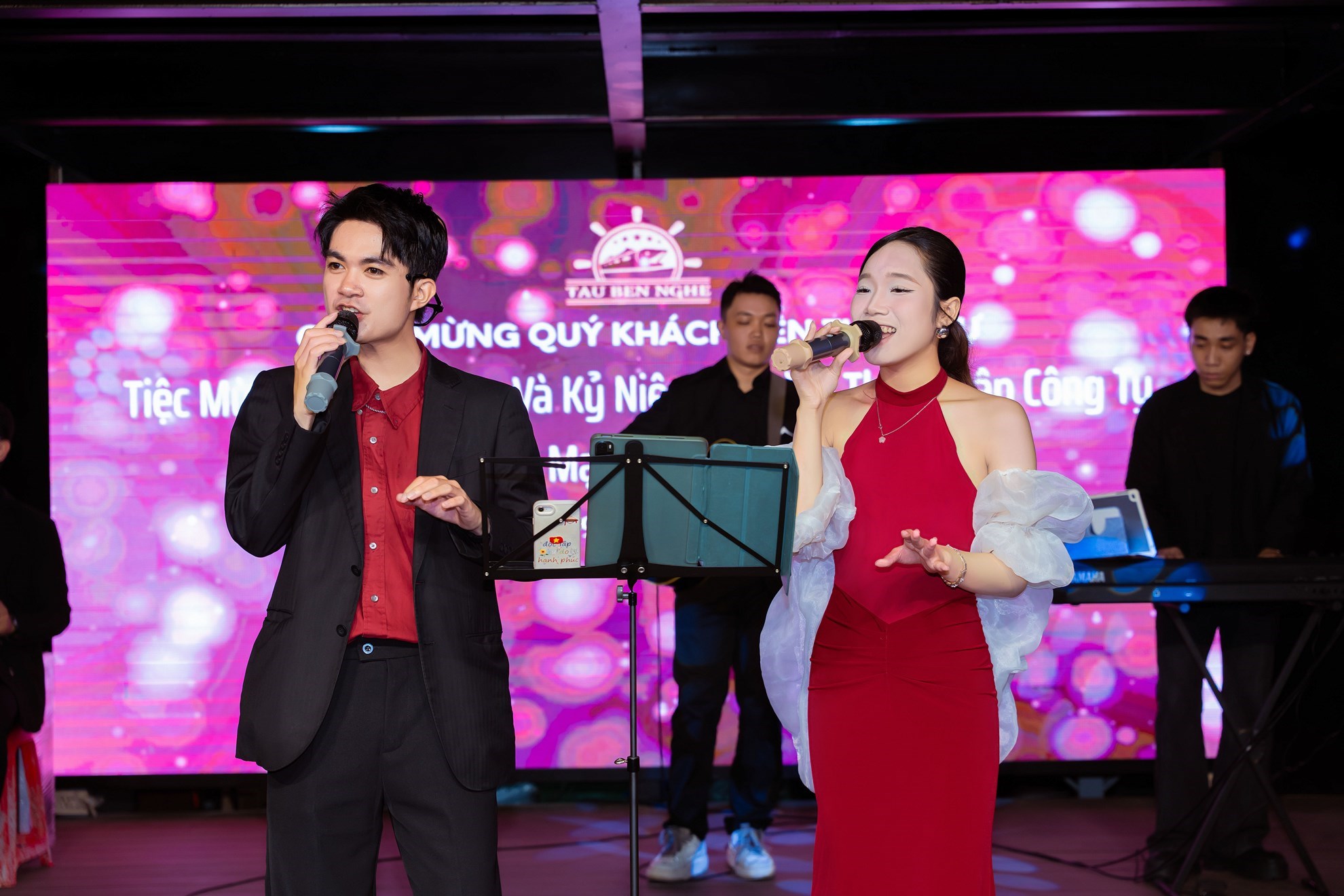 Ăn Tối Trên Du Thuyền Bến Nghé